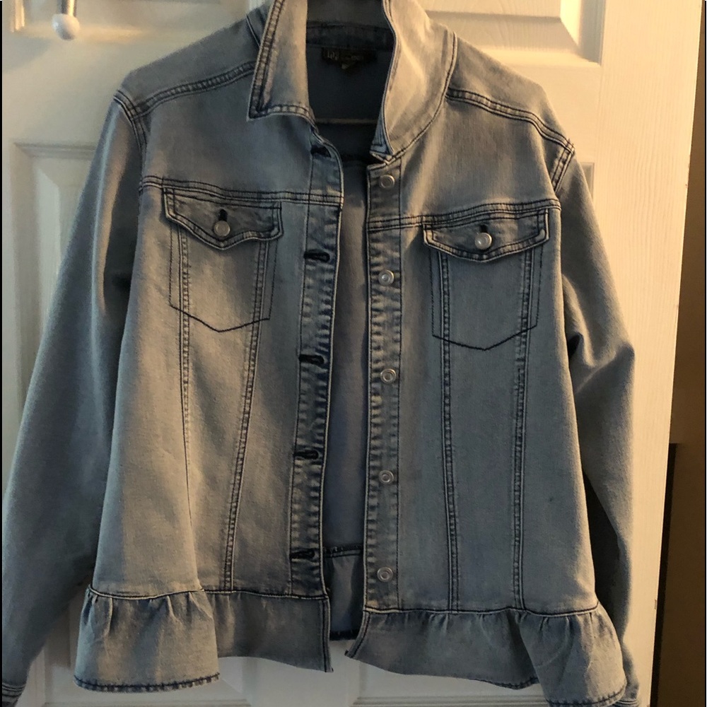 Jean jacket with frill at bottom